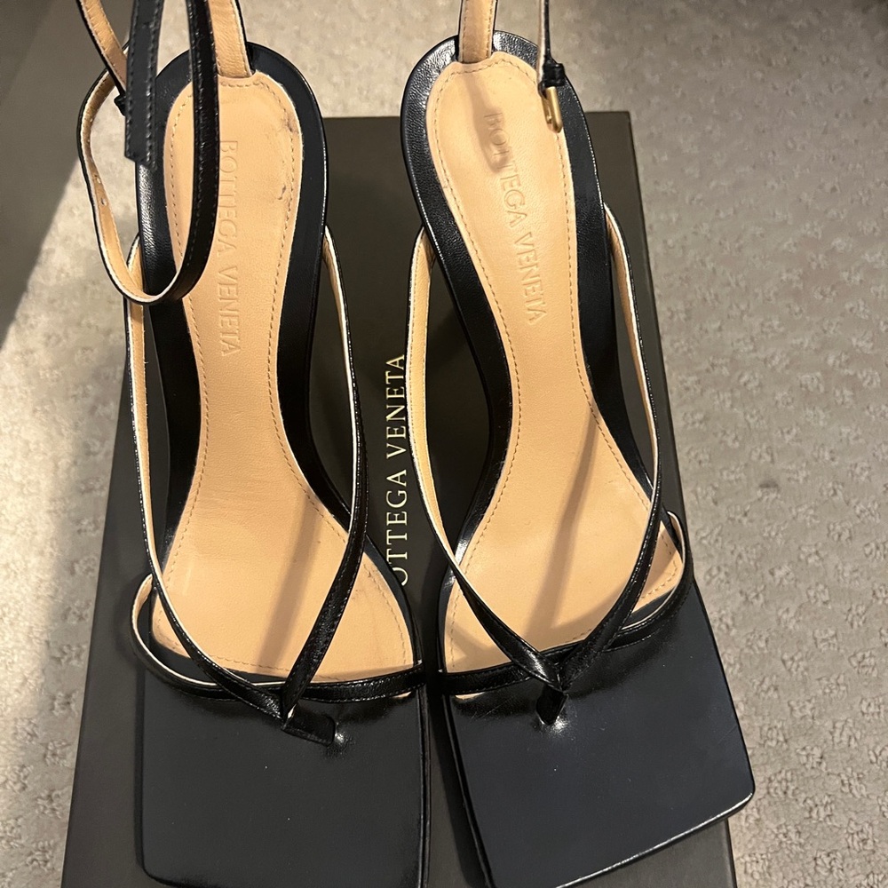 Bottega Veneta Black Stiletto Heels with Sleek Design